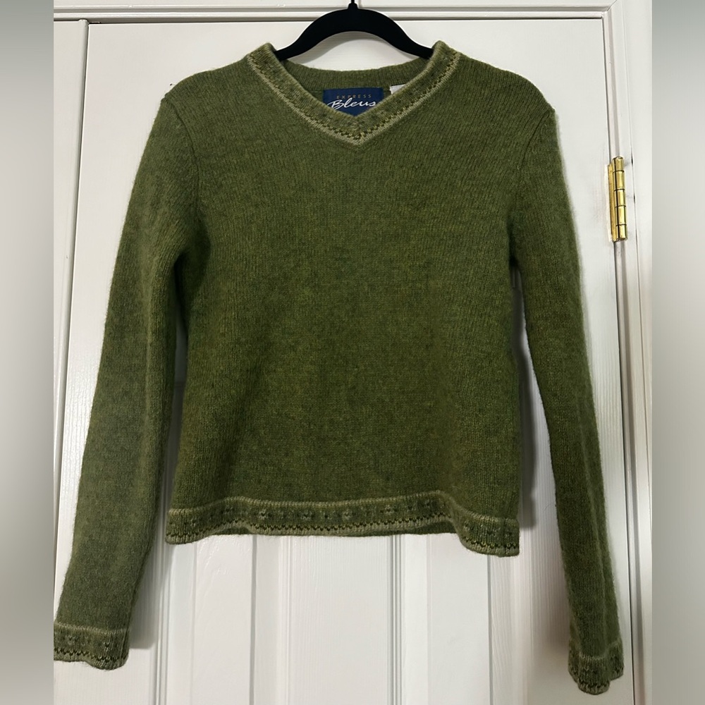 VINTAGE 100% WOOL SWEATER